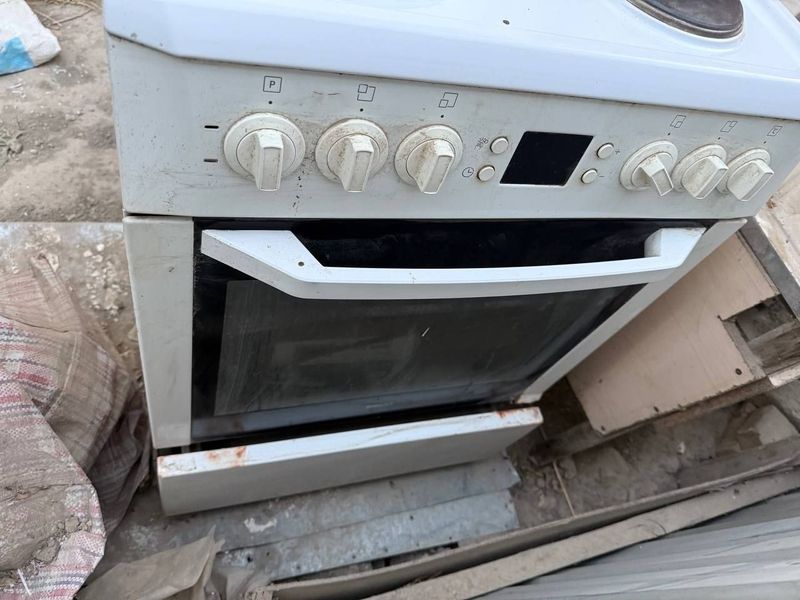 Продаётся Электрическая Плита Российский Очень хороший и Вытяжка Продаётся Электрическая Плита Российский Очень хороший и Вытяжка