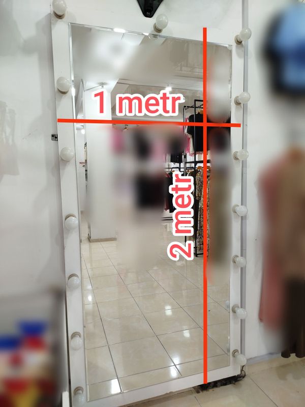 SROCHNA Magazinlar uylar uchun chiroqli oyna sotiladi