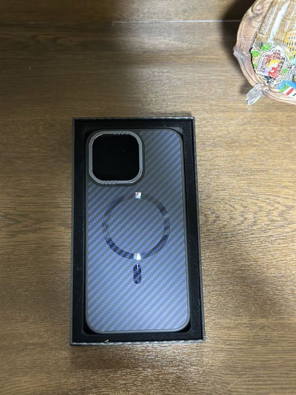 Продаю чехол от Iphone 15 Pro Max Продаю чехол от Iphone 15 Pro Max