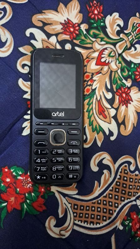 Artel ochilmagan chiroyli turibdi Artel ochilmagan chiroyli turibdi