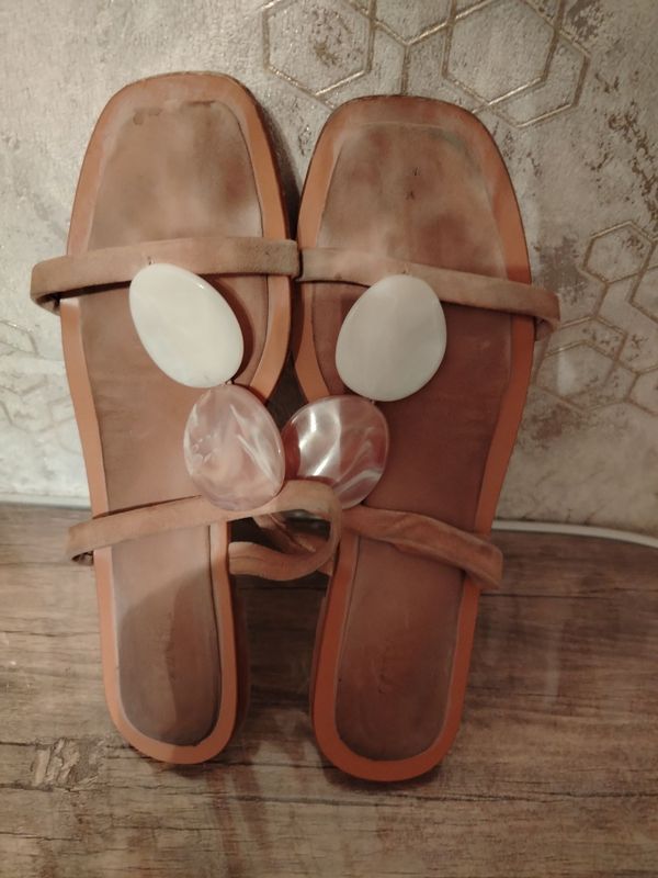 Продаю женские шлепки фирма зара Продаю женские шлепки фирма зара