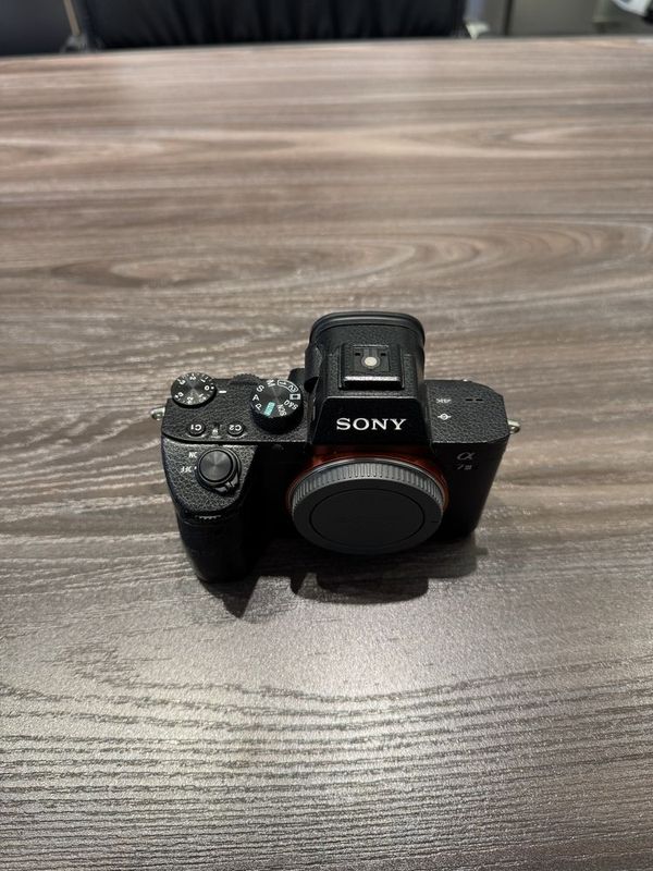 sony a7 iii body Sotiladi