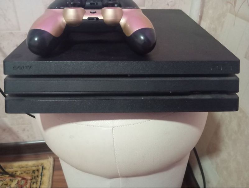 playstation 4 1000g holati ideal uyda oynalgan 2 ta orginal pulti bor playstation 4 1000g holati ideal uyda oynalgan 2 ta orginal pulti bor