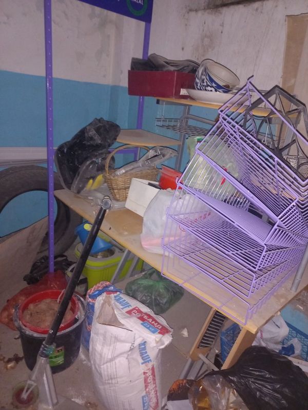 Kompyuter stol sotiladi Kompyuter stol sotiladi