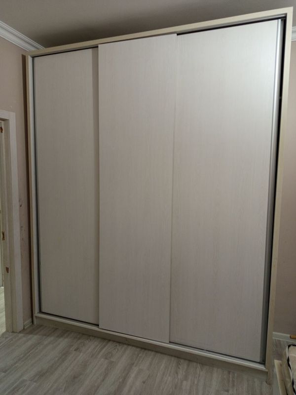 Продам спални кровать и шкаф Продам спални кровать и шкаф
