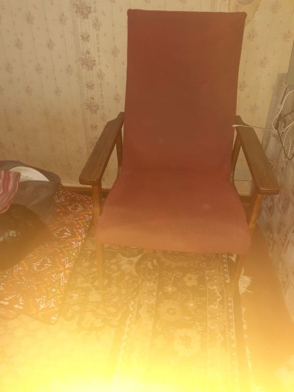 Кресло коричневого цвета Кресло коричневого цвета
