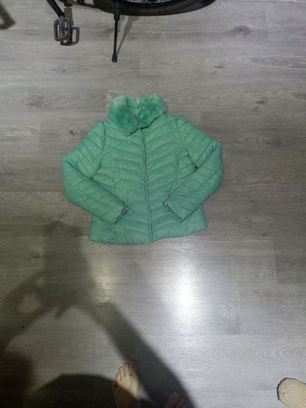 Продам женскую куртку