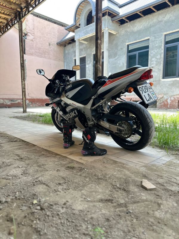 Diyorbek suzuki GSR Diyorbek suzuki GSR