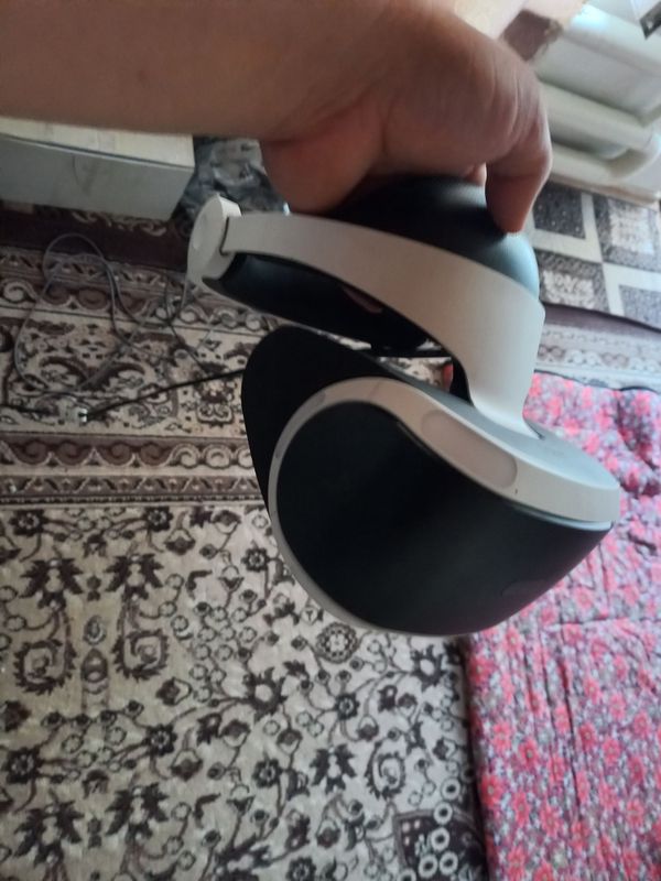 PS4 VR achki holati ideal yangi tiniq o'yinlardi achki taqib o'ynesiz. PS4 VR achki holati ideal yangi tiniq o'yinlardi achki taqib o'ynesiz.