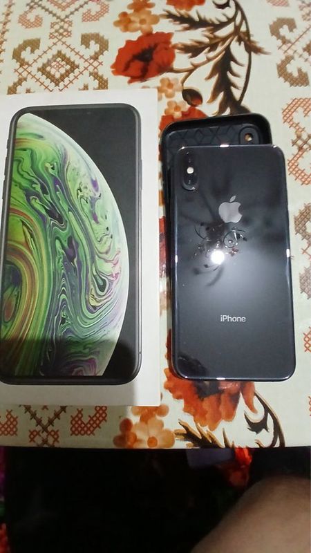 Iphone xs black 64 75% srocni sotiladi