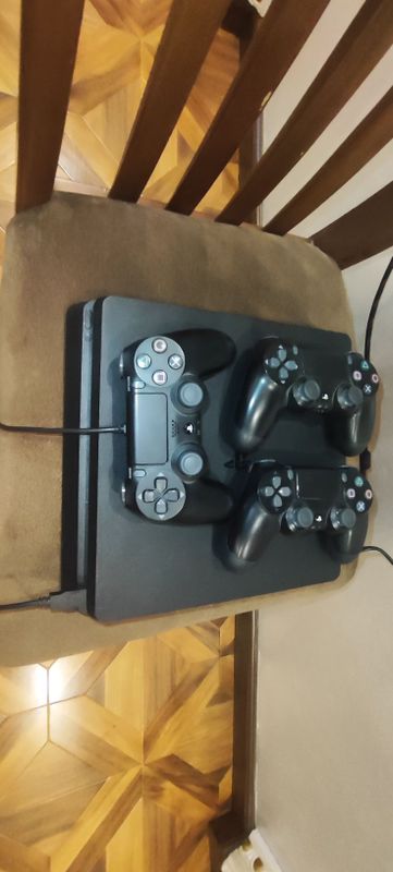 Ps4 с дисководом на 1терабайт на телефоны предлогайте