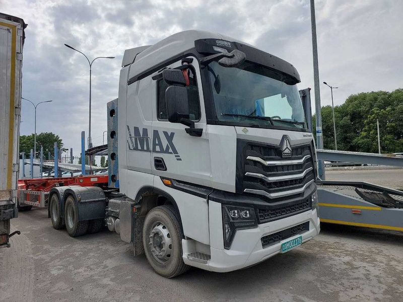 Тошкентда салонда тайёр, контейнеровоз ПП + тягач на подушках HOWO MAX