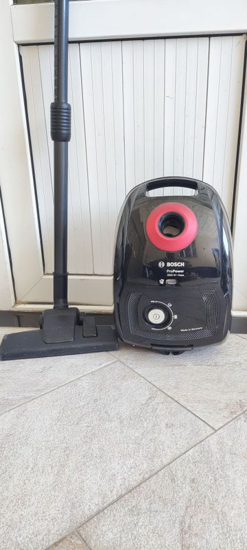 Пылесос Bosch 2500w очень мощный Пылесос Bosch 2500w очень мощный