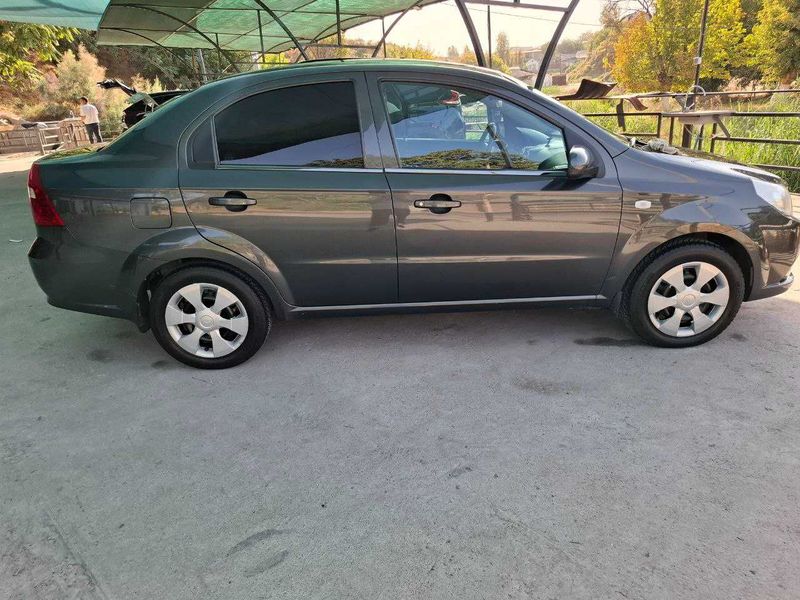 Nexia3 mokriy asfalt