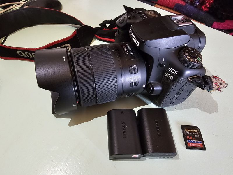 Canon eos 90D sotiladi