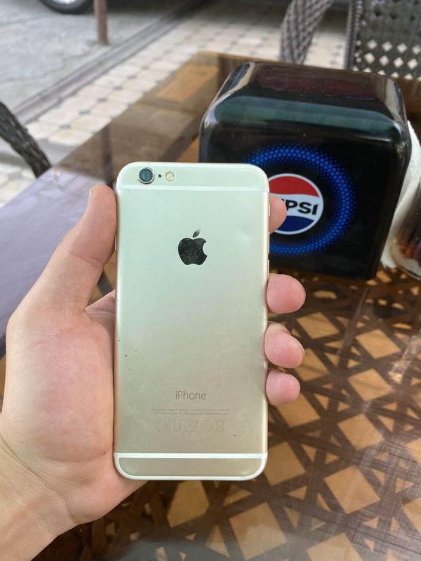 Apple 6 sotiladi ozim tutub yurgan telfon buni bilgan biladi Apple 6 sotiladi ozim tutub yurgan telfon buni bilgan biladi