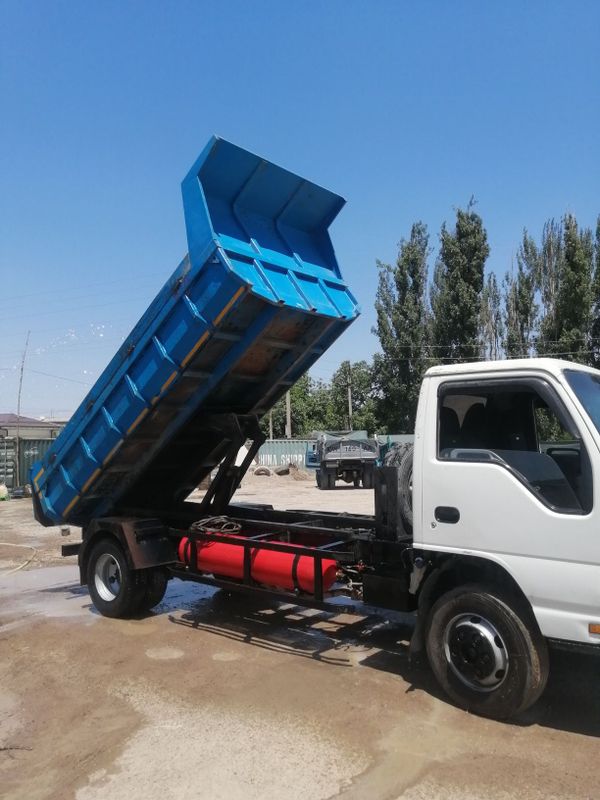 Isuzu самосвал год 2009 Isuzu самосвал год 2009