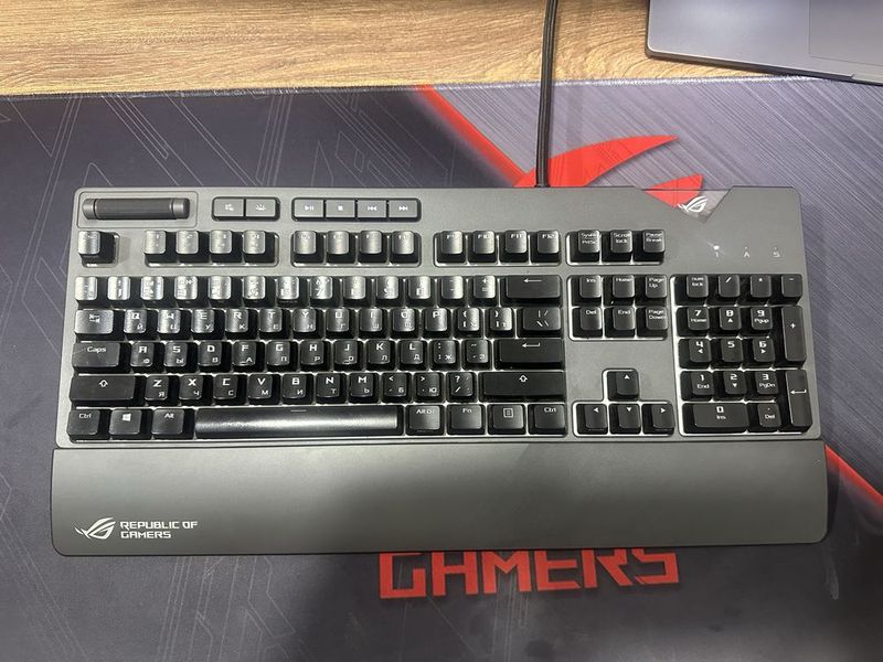 ASUS ROG STRIX FLARE механическая клавиатура ASUS ROG STRIX FLARE механическая клавиатура