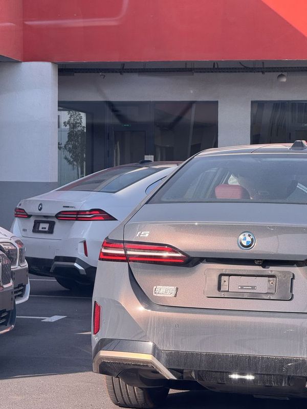 BMW i 5 yangi full BMW i 5 yangi full