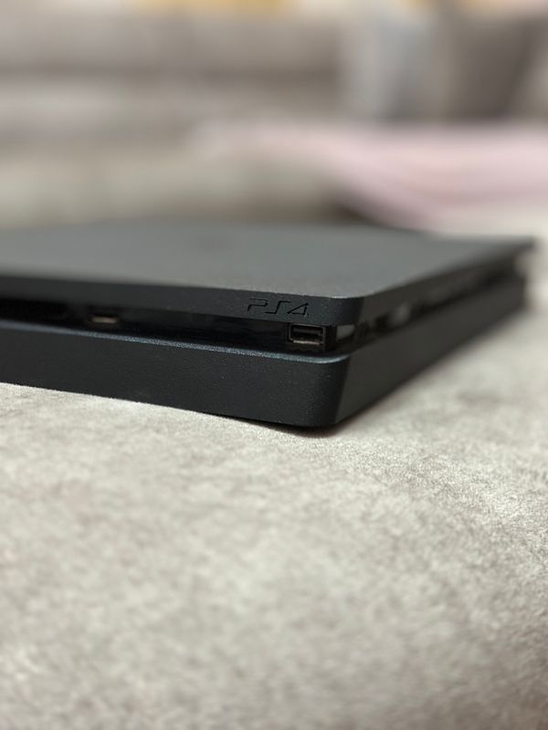 Playstation 4 sotiladi! Playstation 4 sotiladi!