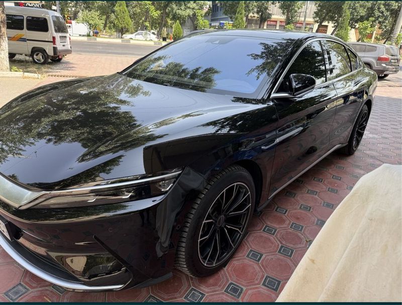 BYD HAN sotiladi