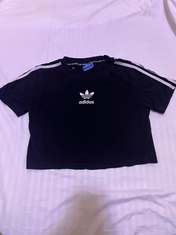 Футболка ( короткая) Adidas Футболка ( короткая) Adidas