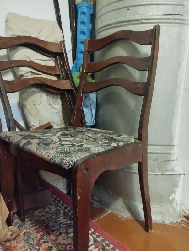 Продаю деревянные стулья, 4шт Продаю деревянные стулья, 4шт