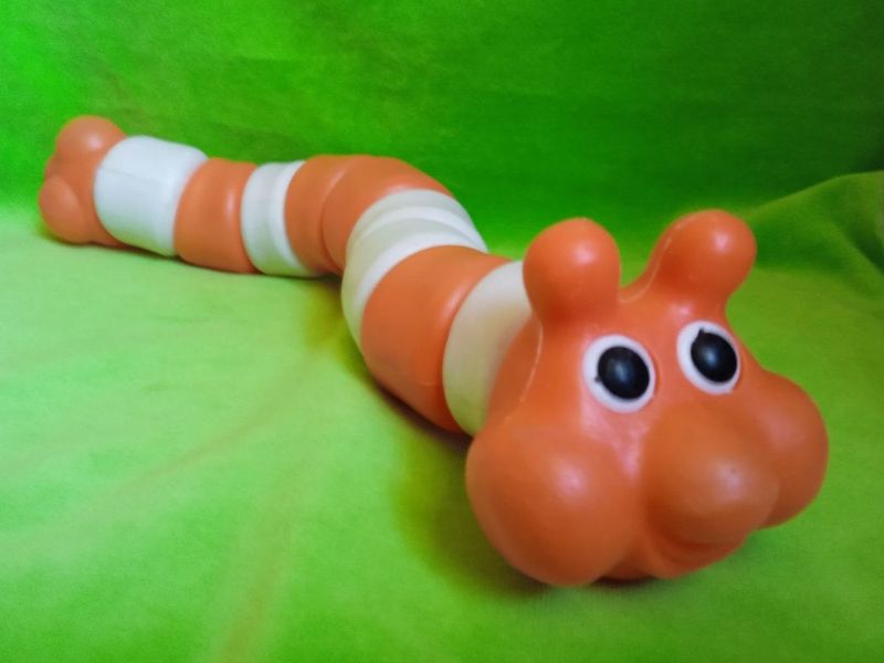 Игрушка детская гусеница пластмасса СССР Ленинград (Охтален) 40 см