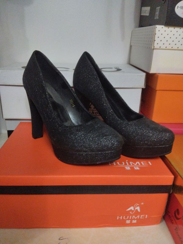 sifati zor 1 marta kiyilgan 38 razmer sifati zor 1 marta kiyilgan 38 razmer