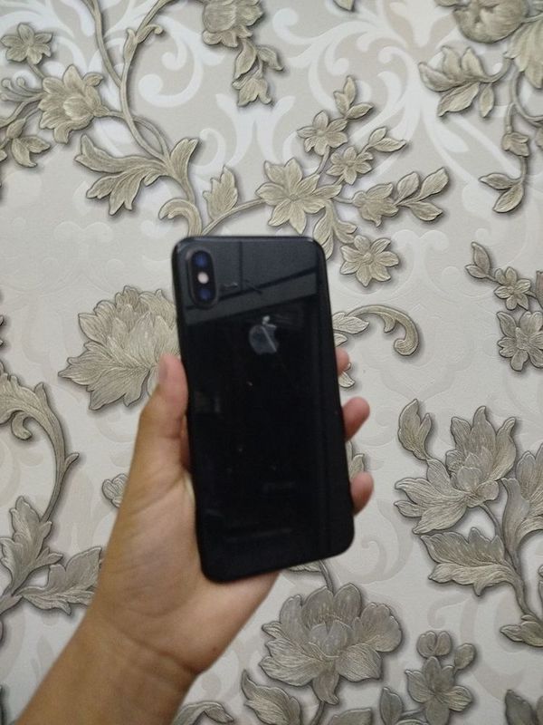 Iphone xs rangi qora Iphone xs rangi qora