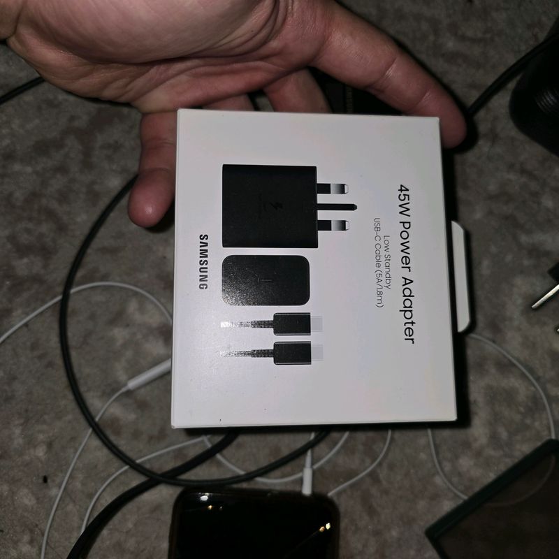 45w li TYPE-C zaryadchik sotiladi