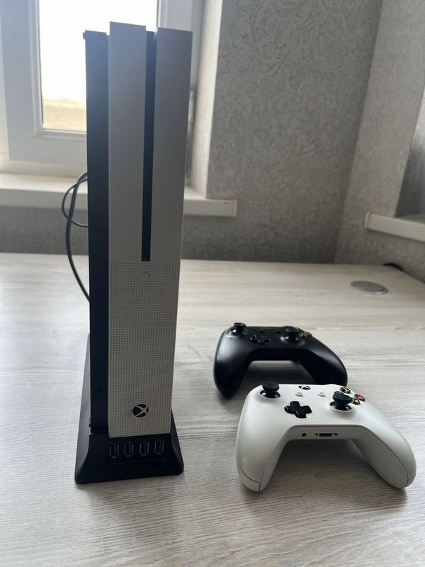 Xbox one s, 512 gb, 2019 Xbox one s, 512 gb, 2019