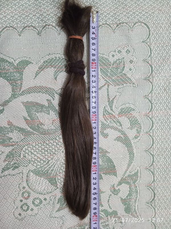 Kesilgan 40cm 78gr soch bor 10 yil oʻstirligan 14- yoshli qizniki Kesilgan 40cm 78gr soch bor 10 yil oʻstirligan 14- yoshli qizniki