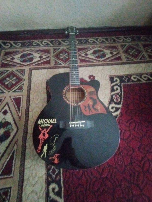 Gitara sotiladi ideal Gitara sotiladi ideal