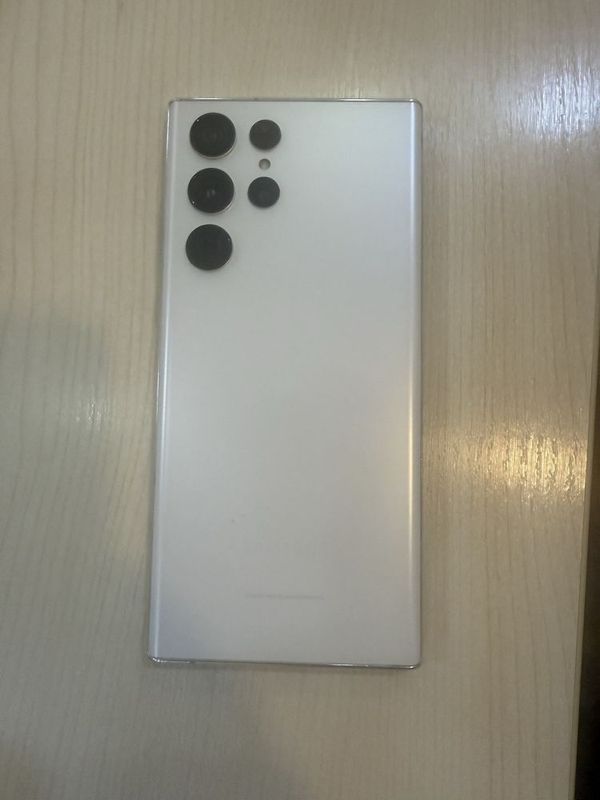 Samsung S22 ultra ок шишаси синган. Samsung S22 ultra ок шишаси синган.