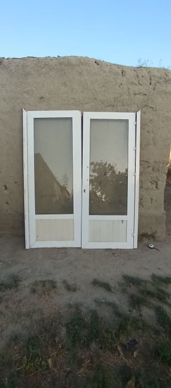 Akfa eshik sotiladi holati yaxshi Akfa eshik sotiladi holati yaxshi