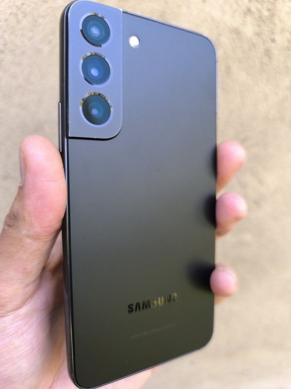 Samsung S22 5G ideal 8+8/256 Samsung S22 5G ideal 8+8/256
