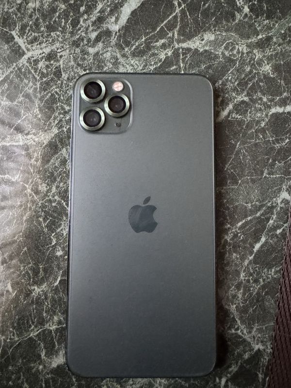Продается iPhone 11 в хорошем состоянии Продается iPhone 11 в хорошем состоянии