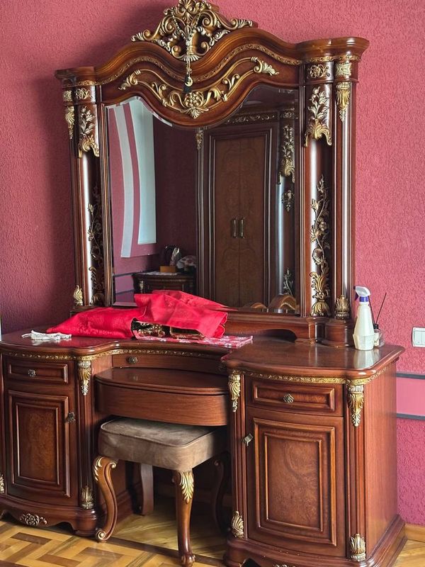 Mebel sotiladi srochno Mebel sotiladi srochno
