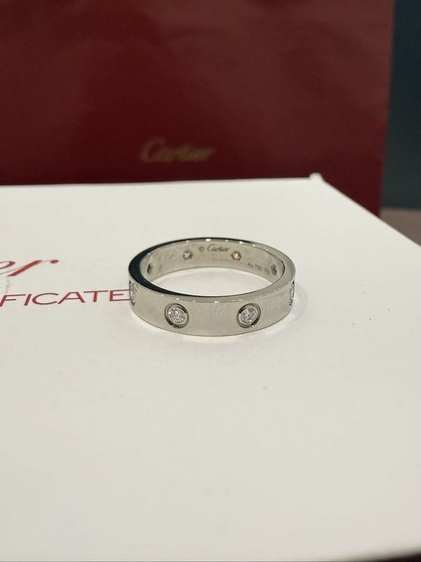 NEW Кольцо с бриллиантами Cartier B40506 NEW Кольцо с бриллиантами Cartier B40506