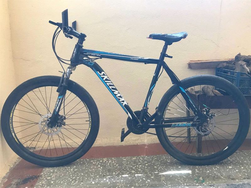 Velosiped sotiladi Velosiped sotiladi