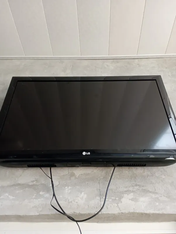 LG Телевизор идиялном состояний дуюм 50.60