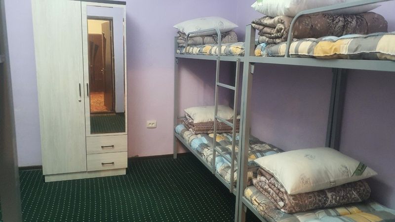 Яшнобод жумани Қўйлиқ метро йонида 3 хонали ховли талабалар