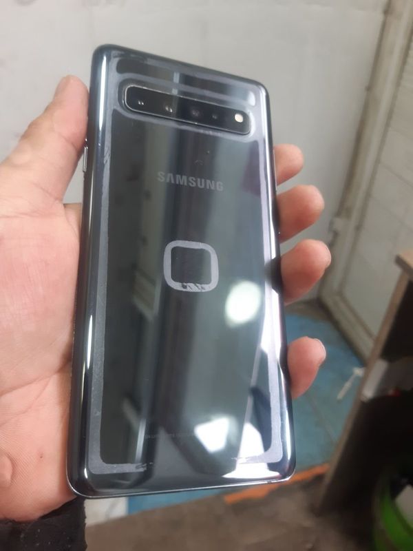 Samsung S10 5G ekrani singan