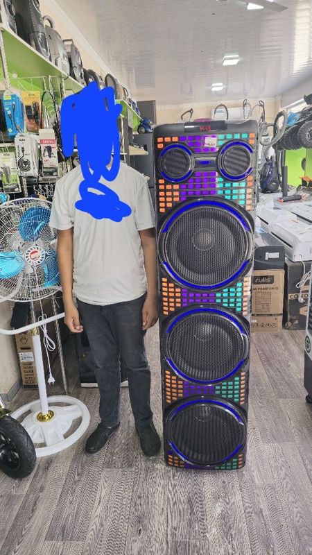 Katta kalonka. Ovozi baland. Katta kalonka. Ovozi baland.