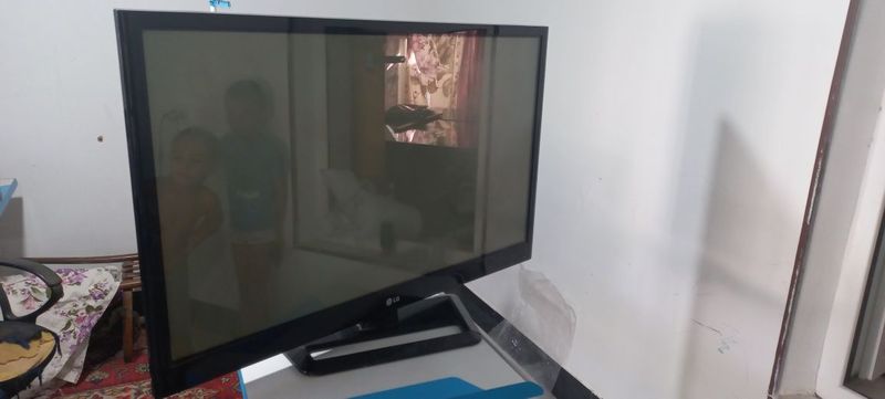 LG tv sotiladi 42 talik arzon narxda