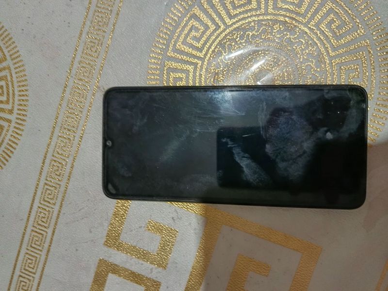 Redmi A3 telefoni sotiladi Redmi A3 telefoni sotiladi