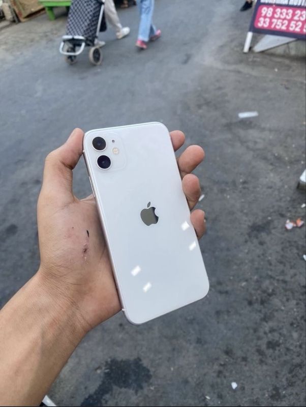 Iphone 11 sotiladi