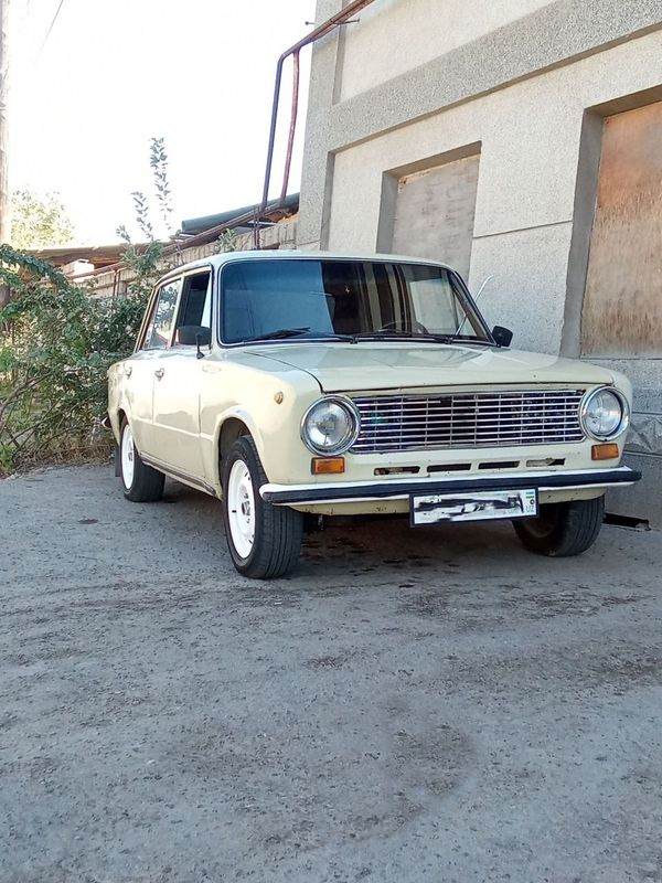 Sotiladi 2101 zapchastga