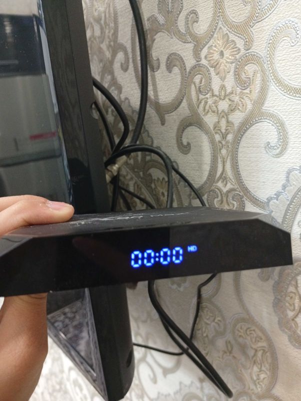 Smart emas televezorlarni smart qlib beradigan x96max sotuvda Smart emas televezorlarni smart qlib beradigan x96max sotuvda